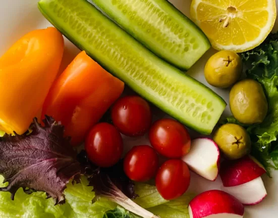 A balanced Indian plate showing millets, high-fiber vegetables, and a serving of Dal, illustrating the Diabetes Friendly Indian Diet Chart.