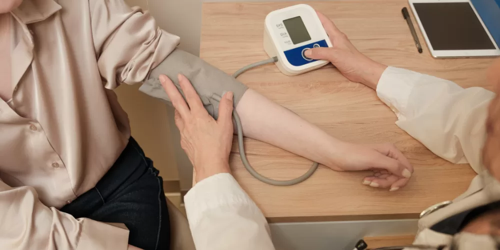 A clove of garlic and a basil leaf, powerful Home Remedies for High Blood Pressure.