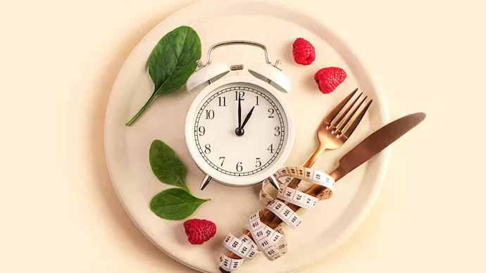 A clock showing a 16:8 fasting window next to a plate of traditional Indian food (e.g., Moong Dal Soup), illustrating the Indian Intermittent Fasting Guide.