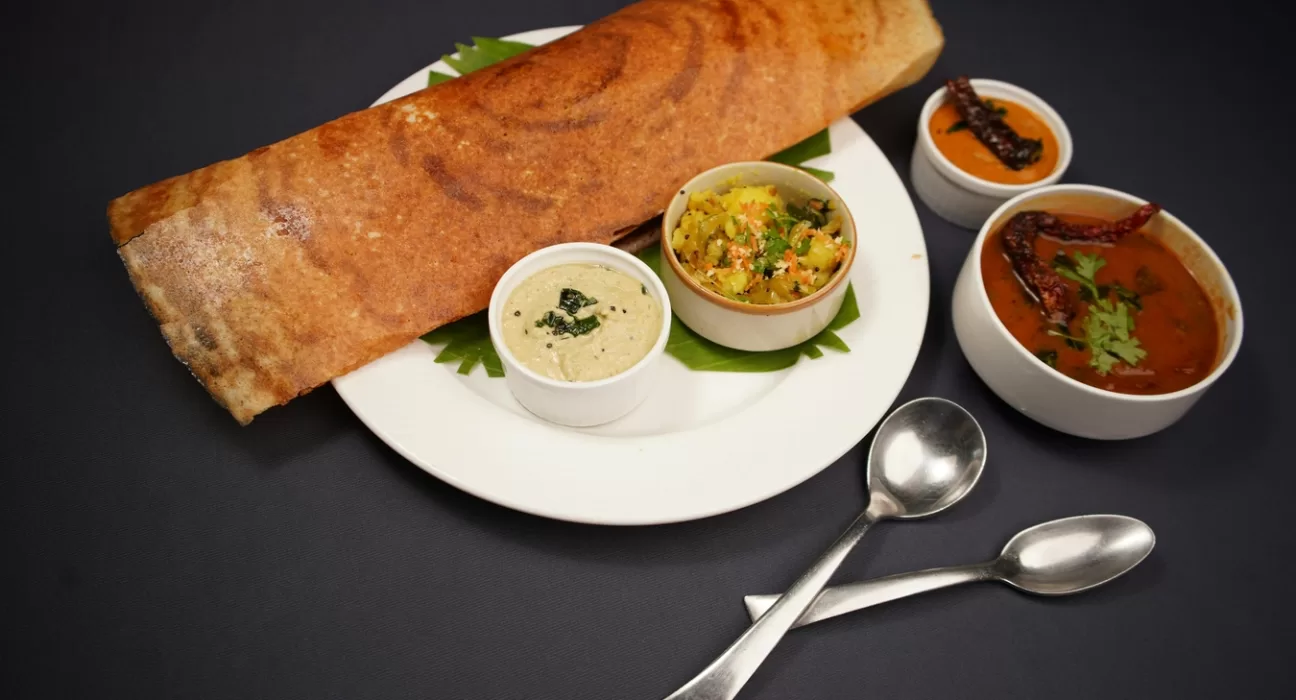 A plate featuring a balanced South Indian meal: brown rice, vegetable sambar, and a small bowl of yoghurt, representing the South Indian diet plan for weight loss.