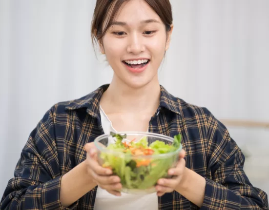 A bowl of Isabgol and Oats, Top 8 High-Fiber Foods for Weight Loss (Indian Diet)