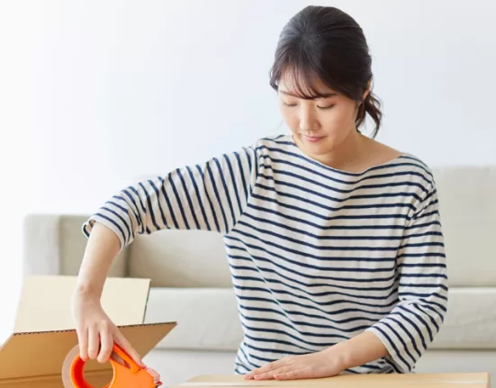 A clean, minimalist shelf, demonstrating the result of effective Ways to Declutter Your Home.