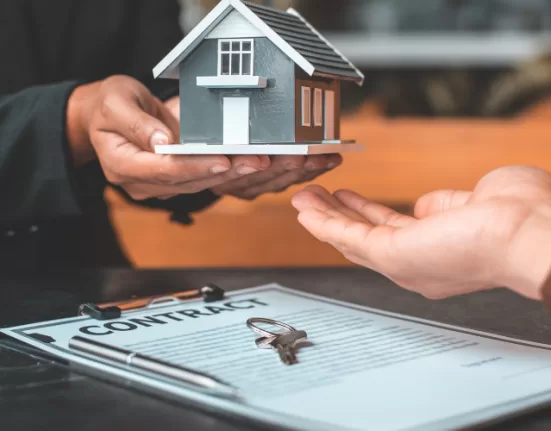 A beautifully staged living room, illustrating the best Tips for Selling Your Home Fast.